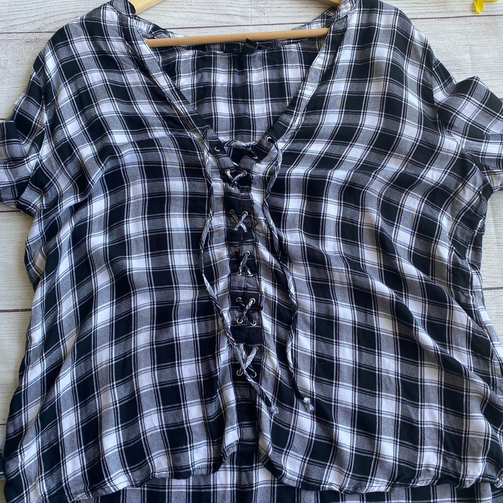 EXPRESS Plaid Top - Picture 4 of 9